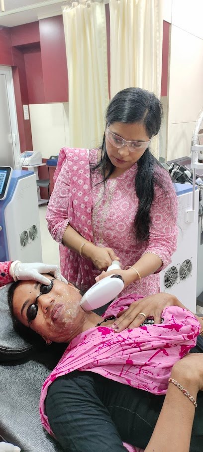 Dr. Arti Kumari performing clinical facial laser treatment at Laxmi Skin & Hair Clinic Siwan